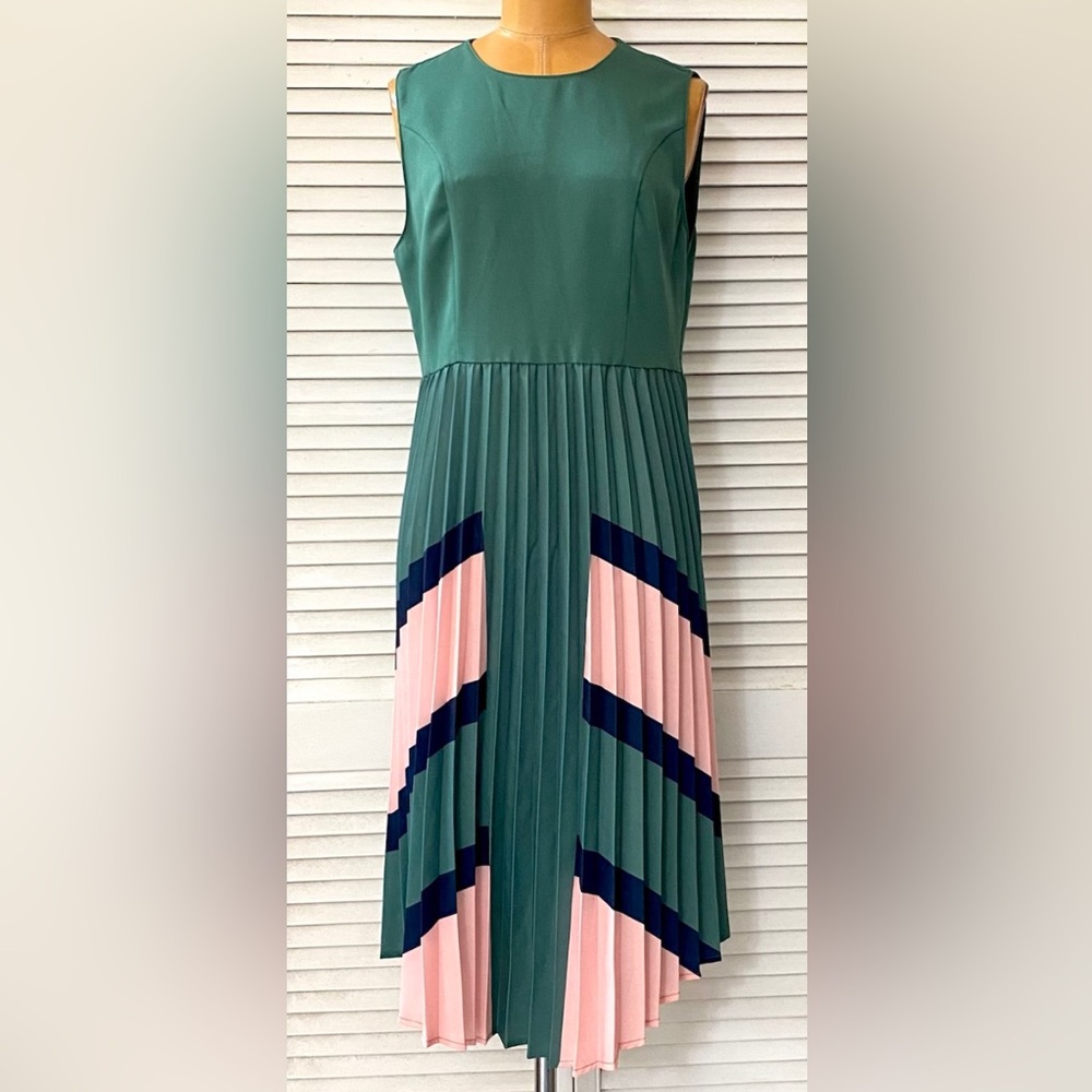 Plains & Prints Dress Women’s size 8 Green Pink Sleeveless Pleated Color Block